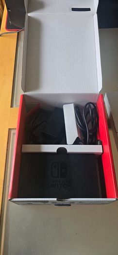Nintendo Switch Bundle + 3 Games + 128GB SD Card + Case