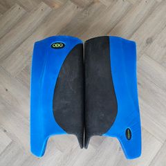 Obo Robo Hi-Rebound Leg Guards, Blue and Black, Medium - Excellent Condition