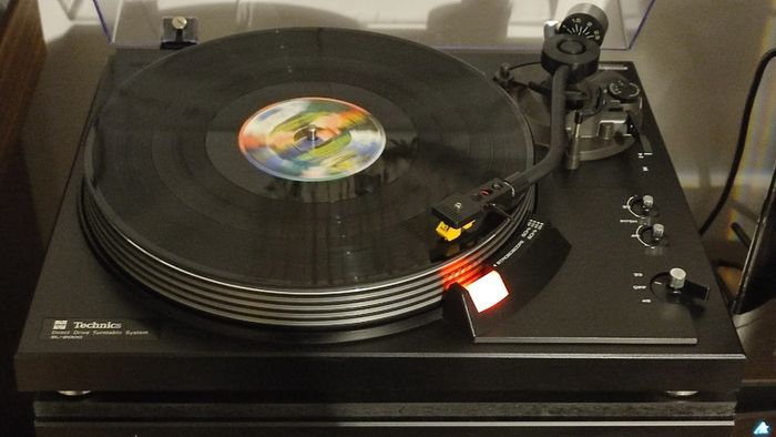 Class Technics SL-2000, full manual turntable. Legend brushless motor.
