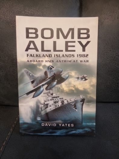 David Yates  Bomb Alley -falkland Islands 1982: Aboard Hms Antrim at War