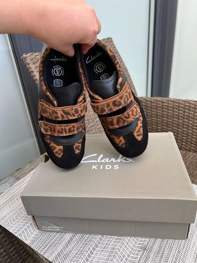 New Clark's Girls shoes, Size 2,5 UK, 35 EU.