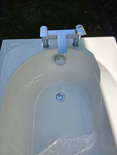 Bath less than 1 years old in a perfect condition