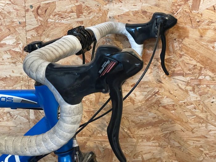 Carrera Zelos road bike