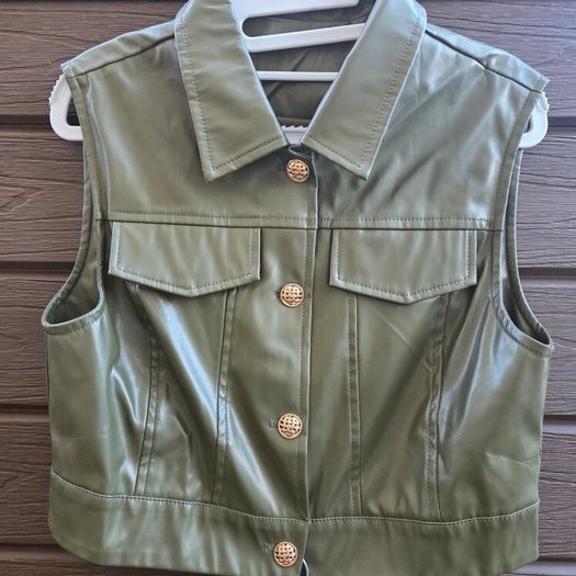Green Faux leather set, size 10