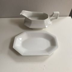 Johnson Brothers gravy boat and matching stand