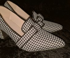 Heel shoes