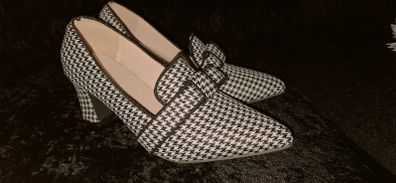 Heel shoes