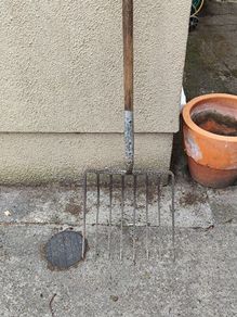 8 tine silage or stable fork,40in handle and 16inch width, hard to get this quality steel nowadays, could be 40-50 years old