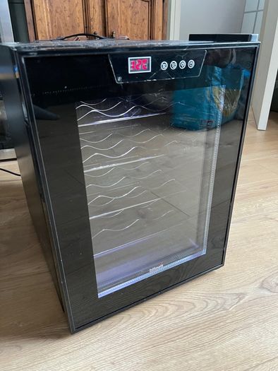 mini fridge / wine fridge/ cooler