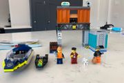 set 60417 lego city crooks hideout
