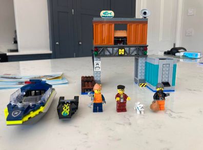 set 60417 lego city crooks hideout