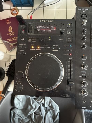 Behringer djx 900 + 2 cdj 350 turntables