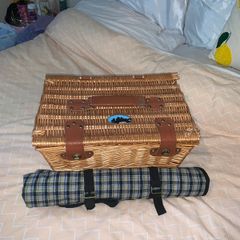 Picnic basket with Utensils, Cutlery and Blanket