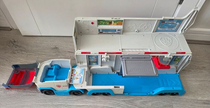 Paw Patrol ( Tower, Vehicles, Mini Vehicles, Characters) plus FREE Air Rescue Patroller and Paw Patroller