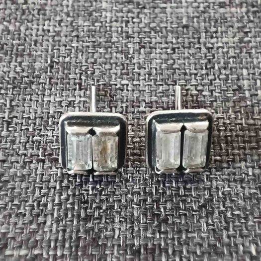 2x Sterling silver earrings