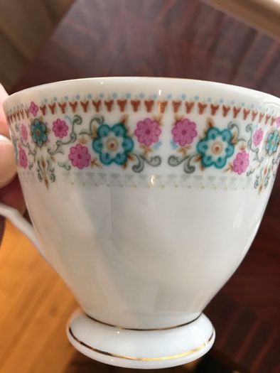 5 stamped china tea cups floral pattern and gold  guided cup