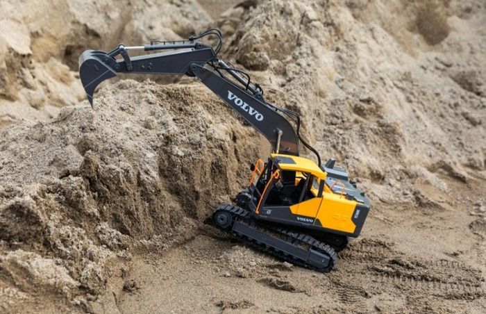 Volvo Remote Control Excavator Ref:
