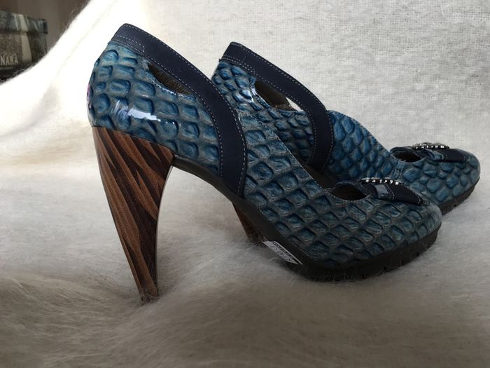 SHOES - Tanara High Heels. Size 39(6)