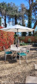 Cast Aluminum Garden Table & Chairs