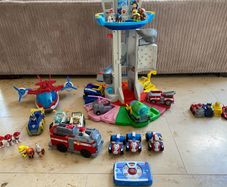 Paw patrol tower and toys