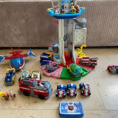 Paw patrol tower and toys