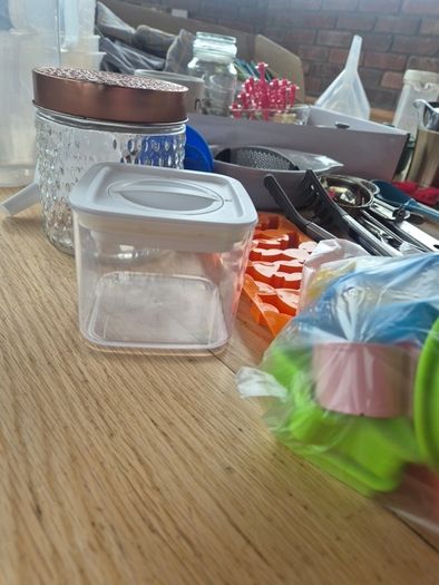 Kitchen items - bowls, serve ware, household etc.