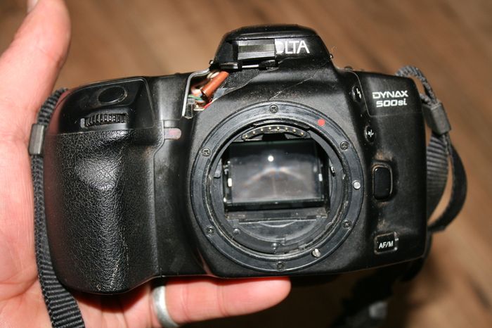 Minolta Dynax 500si Super 35mm SLR Camera + 28-80mm AF Lens (parts/repair)