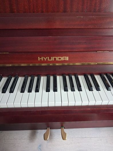 upright piano