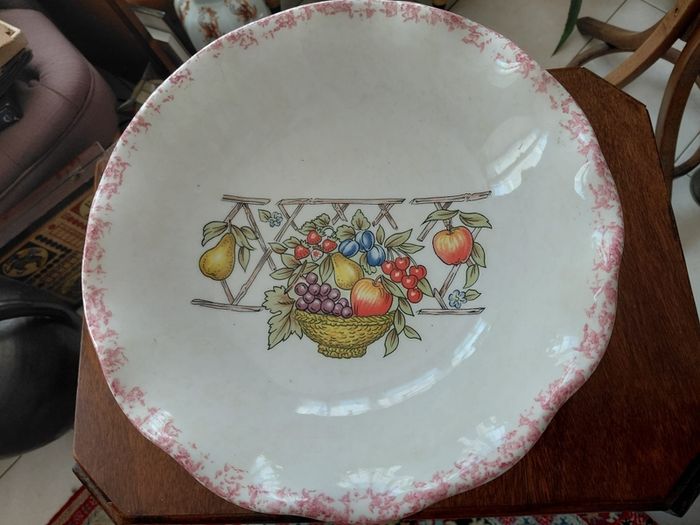Vintage Italian fruit bowl set features hand painted fruit decorations