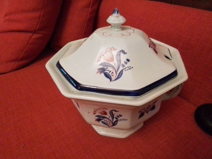Adams Calyx Ware Tureen