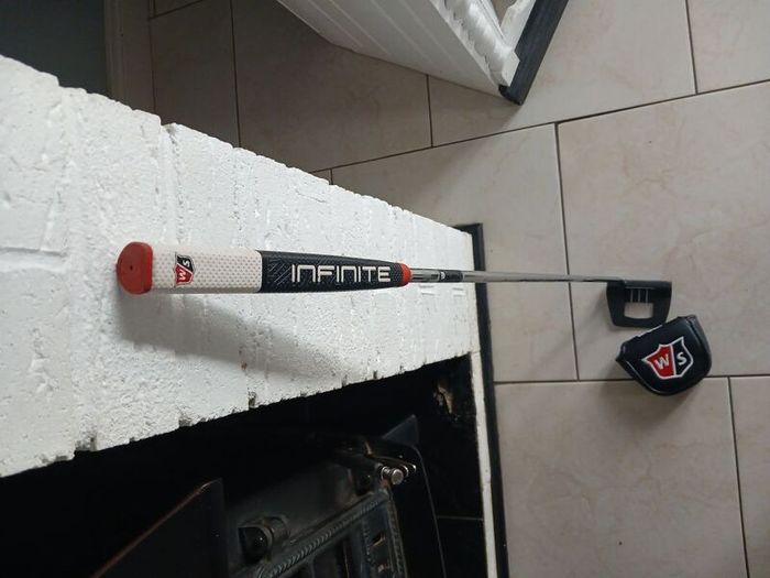 Wilson infinite golf putter for sale like new 34 inch