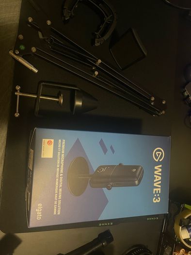 Elgato Wave:3 with boom arm, pop filter and shock absorber