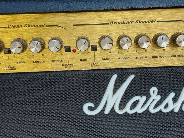 Large Marshall AMP, MG Series, 100 DFX, Output 100 watts RMS into 4 Ohms, very good condition, see pictures