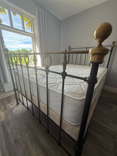 4ft6 Victorian Style Metal Bed , Mattress & Base Included