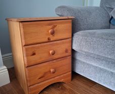 Chest of drawers/ bedside locker