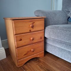 Chest of drawers/ bedside locker