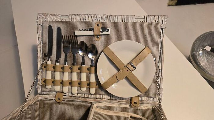 picnic basket