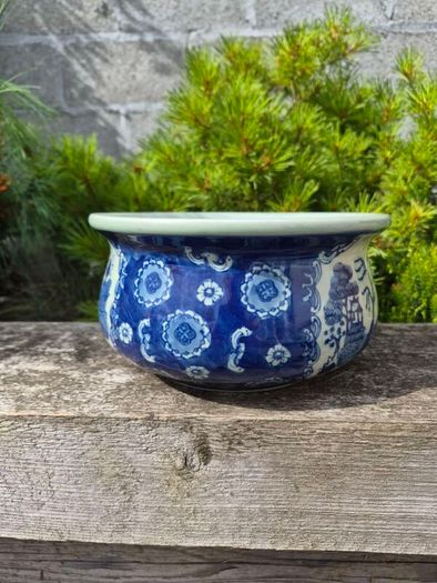 Blue and White Ceramic Chamber pot with handle