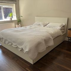 King Size Bed - IKEA MALM Bed w. Emma Mattress