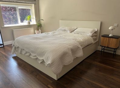 King Size Bed - IKEA MALM Bed w. Emma Mattress