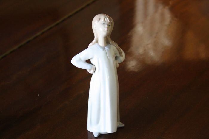 LLADRO Grumpy Girl