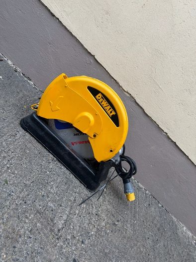 DeWalt DW872 355mm 110V metal-cutting chop saw