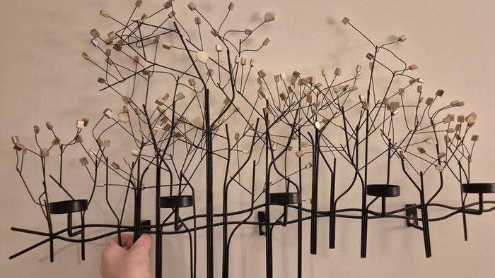 Wall tealight holder