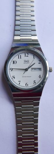 Vintage Q&Q Quartz Watch Men Silver White Day Date Analog New Battery works well