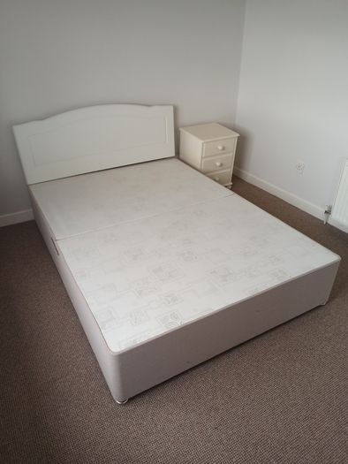 Double divan bed