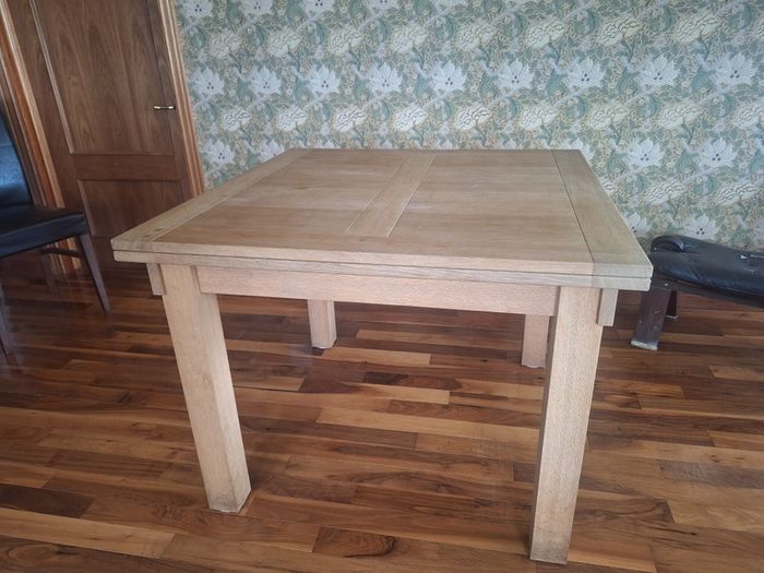 oak dining table