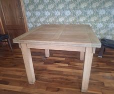 oak dining table
