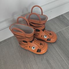 wellies