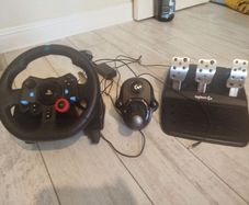 Logitech G29 Racing Wheel + Shifter Set