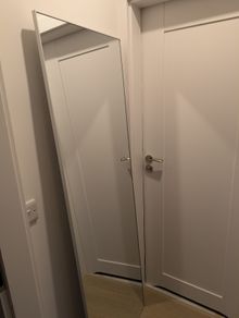Wall mirror